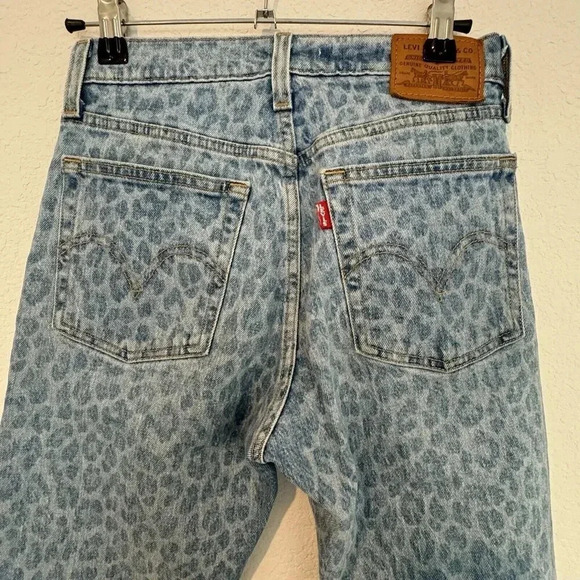 Levi's Wedgie Straight Jeans Womens 24 Leopard Print High Rise - Picture 6 of 9